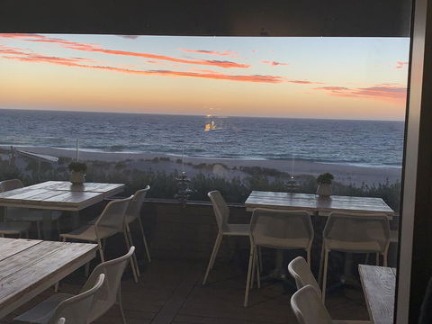 SEA BREEZE â€“ Between Cottesloe Beach & Swan River - Darwin Holiday 22