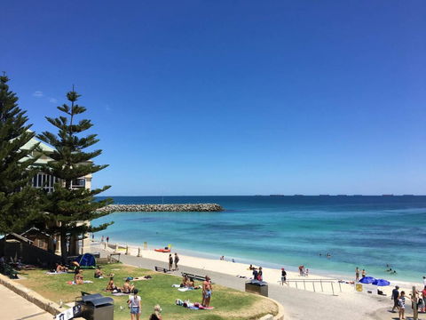 SEA BREEZE â€“ Between Cottesloe Beach & Swan River - Darwin Holiday 14