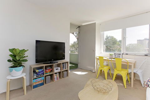SEA BREEZE â€“ Between Cottesloe Beach & Swan River - Darwin Holiday 1