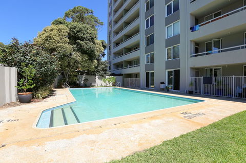 SEA BREEZE â€“ Between Cottesloe Beach & Swan River - Darwin Holiday 4