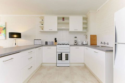 SEA BREEZE â€“ Between Cottesloe Beach & Swan River - Darwin Holiday 15