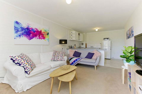 SEA BREEZE â€“ Between Cottesloe Beach & Swan River - Darwin Holiday 0