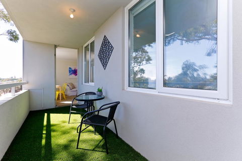 SEA BREEZE â€“ Between Cottesloe Beach & Swan River - Darwin Holiday 2