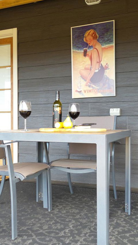 Windfall Estate Vineyard Cottage - Darwin Holiday 10