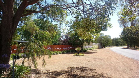Windfall Estate Vineyard Cottage - Darwin Holiday 12