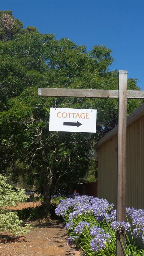 Windfall Estate Vineyard Cottage - Darwin Holiday 14