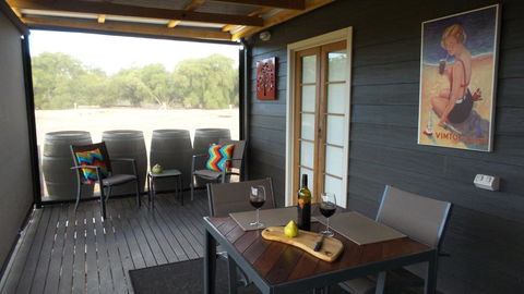 Windfall Estate Vineyard Cottage - Darwin Holiday 4