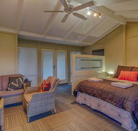 Windfall Estate Vineyard Cottage - Darwin Holiday