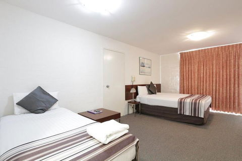 Atrium Hotel Mandurah - Darwin Holiday 1
