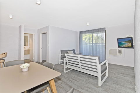 Atrium Hotel Mandurah - Darwin Holiday 25