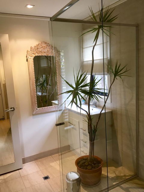 DESIGNER'S STUDIO - Darwin Holiday 14