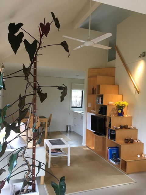 DESIGNER'S STUDIO - Darwin Holiday 16