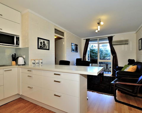 Cappuccino Delight - 1 Bedroom Central Fremantle Apartment - Darwin Holiday 5