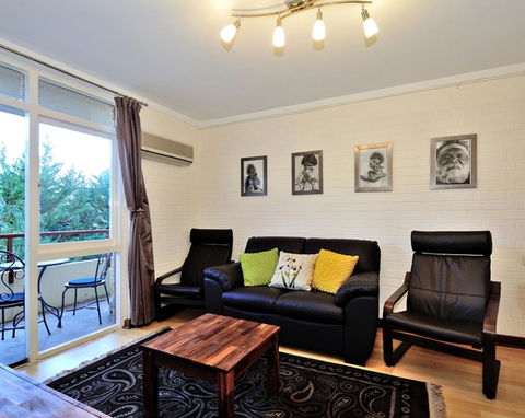 Cappuccino Delight - 1 Bedroom Central Fremantle Apartment - Darwin Holiday 1