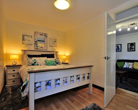 Cappuccino Delight - 1 Bedroom Central Fremantle Apartment - Darwin Holiday 0