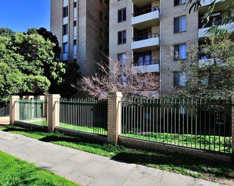 Cappuccino Delight - 1 Bedroom Central Fremantle Apartment - Darwin Holiday 9