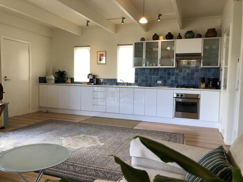 Orion Studio With Ocean Views - Darwin Holiday 4