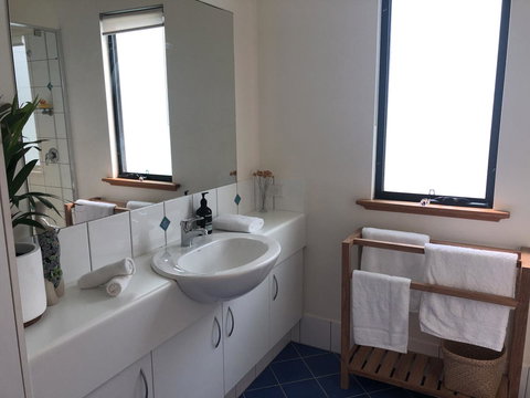 Orion Studio With Ocean Views - Darwin Holiday 9