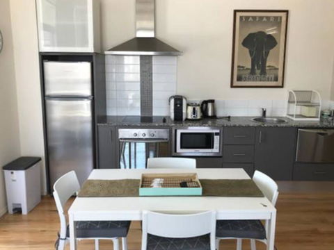 Charming Inner City Apartment - Darwin Holiday 10