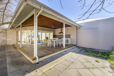 Inner Western Suburbs Retreat - Darwin Holiday 1