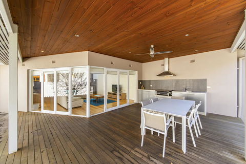 Inner Western Suburbs Retreat - Darwin Holiday 2