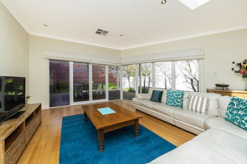 Inner Western Suburbs Retreat - Darwin Holiday 6