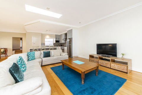 Inner Western Suburbs Retreat - Darwin Holiday 9