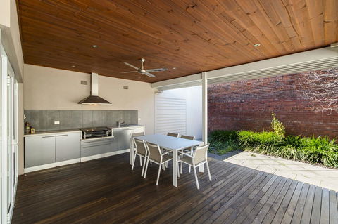 Inner Western Suburbs Retreat - Darwin Holiday 13