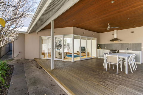 Inner Western Suburbs Retreat - Darwin Holiday 15