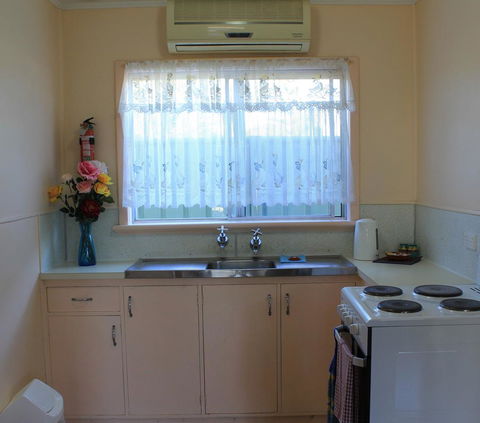 Jurien Beachfront Holiday Units - Darwin Holiday 5