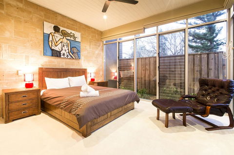 Arthouse - Darwin Holiday 12