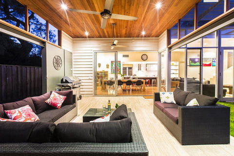 Arthouse - Darwin Holiday 0