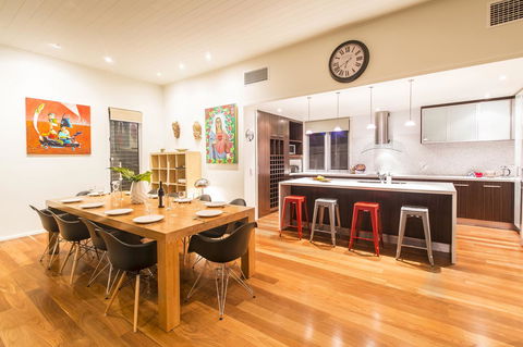 Arthouse - Darwin Holiday 23