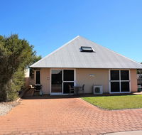 Osprey Holiday Village Unit 103/1 Bed - Perfect short stay apartment with King size bed - Darwin Holiday
