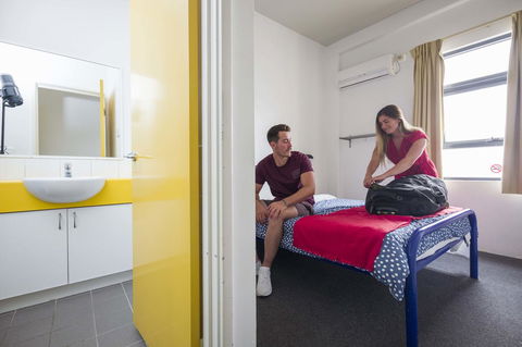 Perth City YHA - Darwin Holiday 14