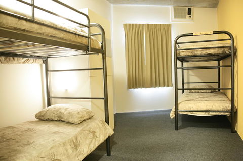 Perth City YHA - Darwin Holiday 19