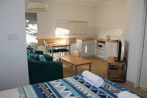 Mandurah Ocean Marina Chalets - Darwin Holiday 1