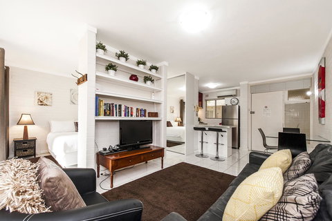 Rosalie 02 - Darwin Holiday 0