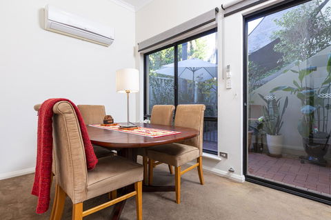 Como Executive Apartment - Darwin Holiday 10