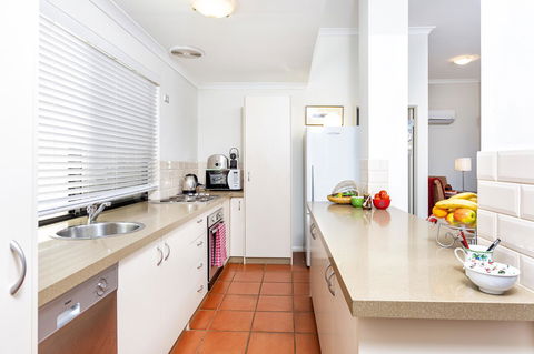 Como Executive Apartment - Darwin Holiday 8