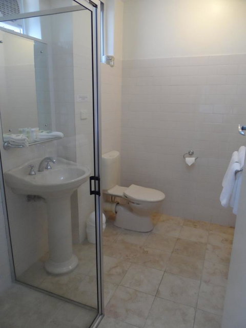 Clifton Motel & Grittleton Lodge - Darwin Holiday 24