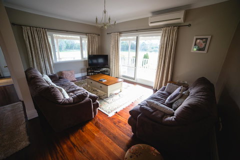 Park Farm Retreat - Darwin Holiday 7