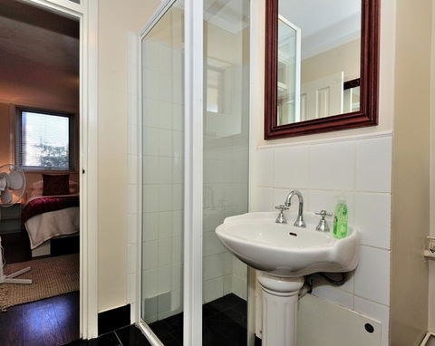 Mollies - Central Fremantle 1 Bedroom Apartment - Darwin Holiday 5