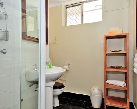 Mollies - Central Fremantle 1 Bedroom Apartment - Darwin Holiday 4