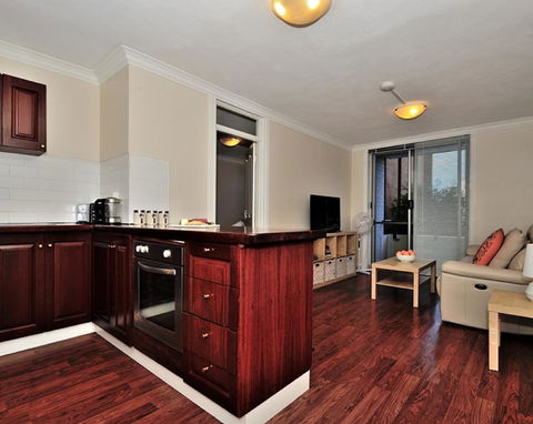 Mollies - Central Fremantle 1 Bedroom Apartment - Darwin Holiday 3