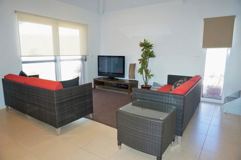 Osprey Holiday Village Unit 104 - Darwin Holiday 4