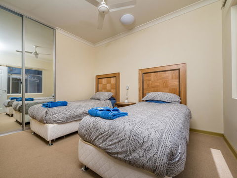 Seafront Unit 60 - Darwin Holiday 2