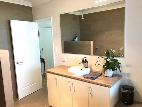 The Mains Guest House 2 Bedroom Farm Stay - Darwin Holiday 9