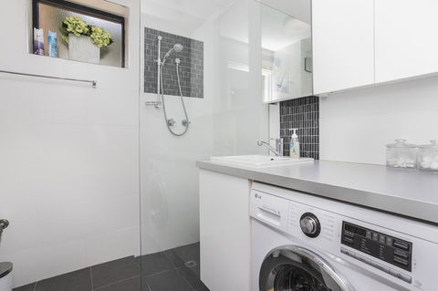 Gorgeous 26 1 Bed Designer Fitout Perfect Location - Darwin Holiday 5