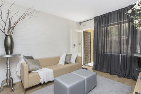 Gorgeous 26 1 Bed Designer Fitout Perfect Location - Darwin Holiday 8